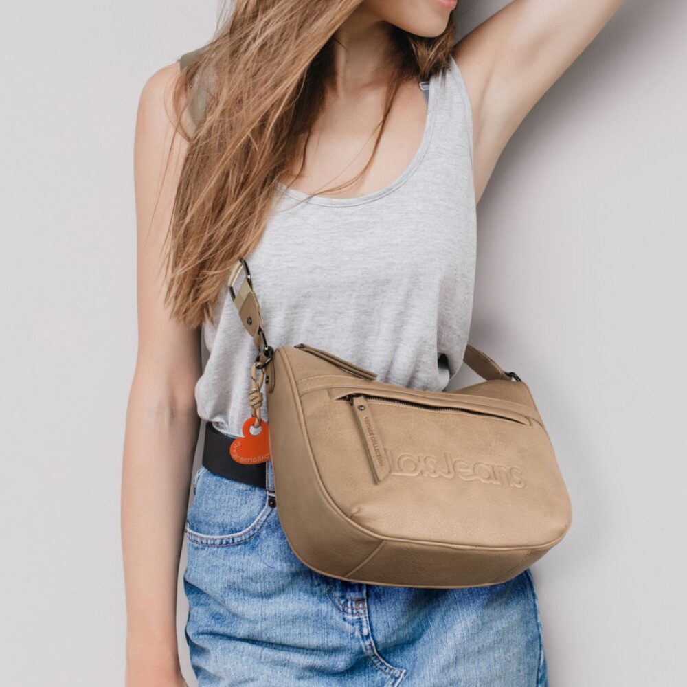 Bolso bandolera góndola Lois beige probado